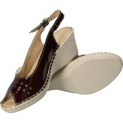Sandale clasice din piele lacuita, cu platforma