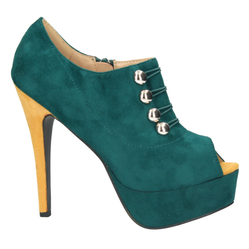 Pantofi femei, extravaganti, verzi cu capse Pantofi femei, extravaganti, verzi cu capse